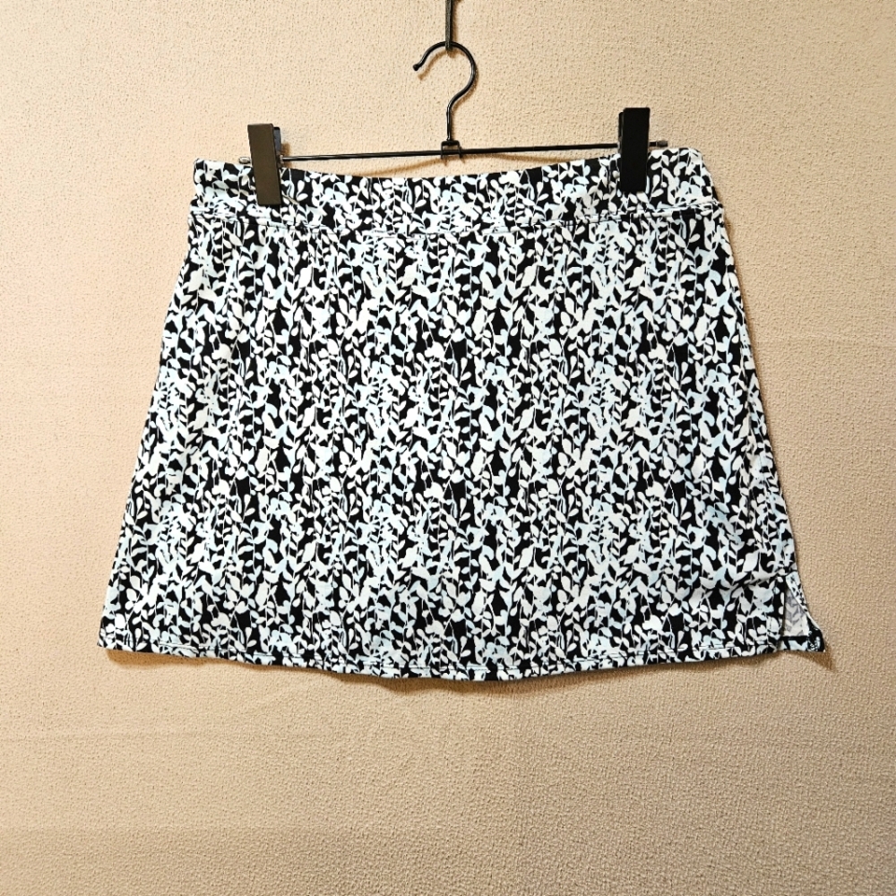 Tranquility Floral Black, Blue, White Women's Skort In Sz Lg